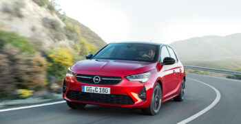 Opel Corsa circulando