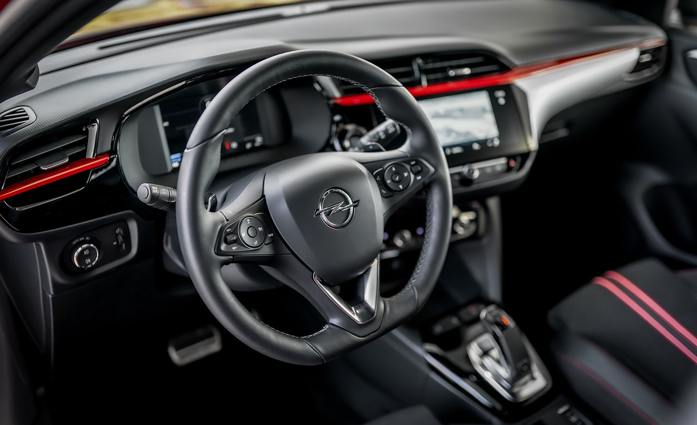 OPEL CORSA ERENTING INTERIOR