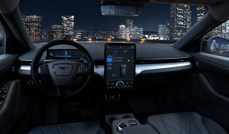 Renting Ford Mustang Mach-E 5 puertas RWD Eléctrico Rango Estandar  269CV lleno