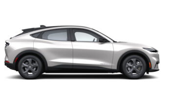 Renting Ford Mustang Mach-E 5 puertas RWD Eléctrico Rango Estandar  269CV lleno