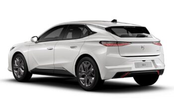 Renting DS Automobiles DS 4 Hybrid Pallas 145CV lleno