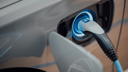 Ahorro en combustible y costes operativos coche eléctrico