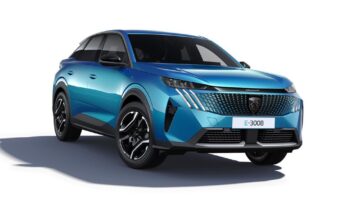 Renting Peugeot 3008 Hybrid 1.2 Allure eDCS6 145CV lleno