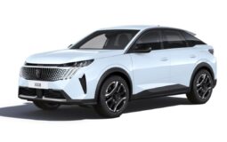 Vista frontal Peugeot 3008 Plug-In Hybrid en renting