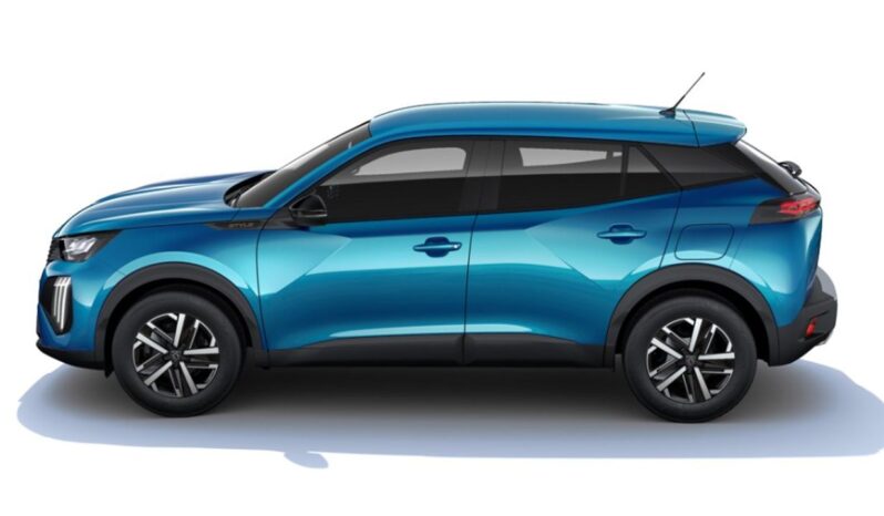 Renting Peugeot 2008 Hybrid Style eDCS6 145CV lleno