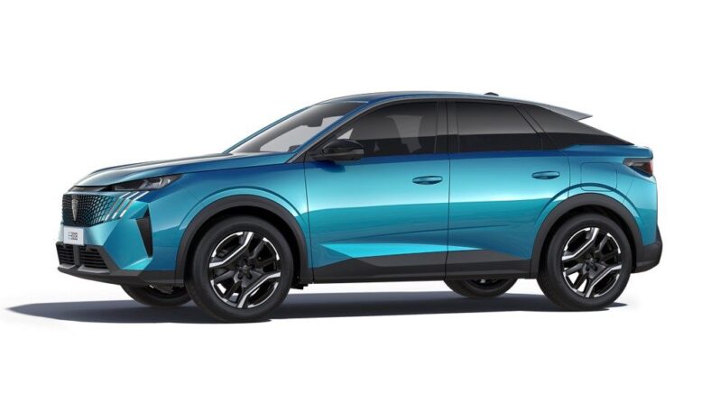 Renting Peugeot 3008 Hybrid 1.2 Allure eDCS6 145CV lleno