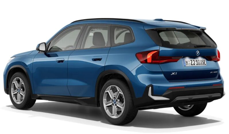 Renting BMW X1 xDrive 25e 245CV lleno