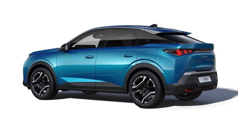 Renting Peugeot 3008 Hybrid 1.2 Allure eDCS6 145CV lleno