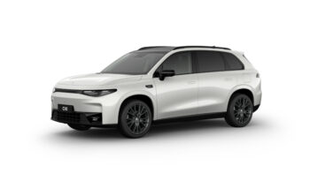 Renting Leapmotor C10 vista lateral